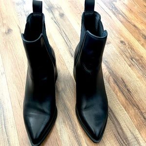 Black Steve Madden Audience booties